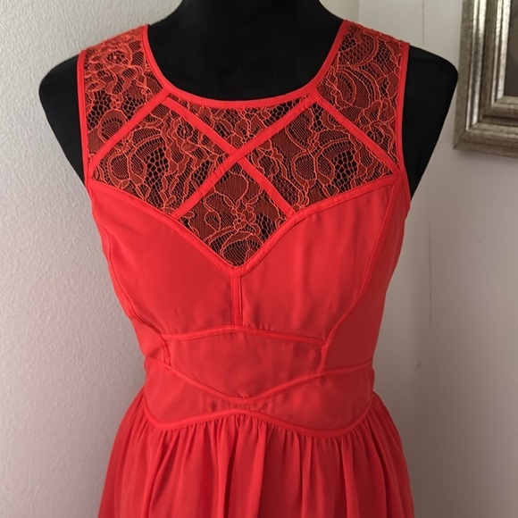 BCBGeneration Lava sleeveless fit & flare lace panel mini dress Sz 6 - Picture 3 of 11